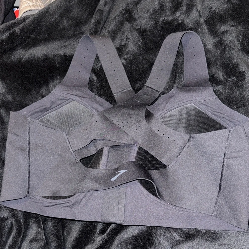 Brooks Black Zip-Front Sports Bra - Picture 3 of 7